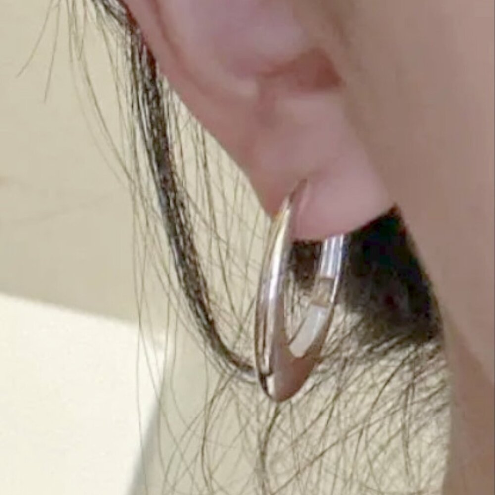 Trendy Oval Silver Hoop Earrings. 925 Sterling Silver. #1114
